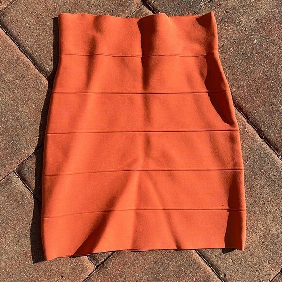BCBG Orange Bodycon Tight Skirt - Shaped Skirt - Mini - Like New - Picture 1 of 3